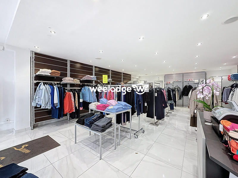 Fonds de commerce - Magasins - 84 m²