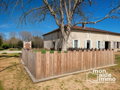 Maison - 460 m² - 8 pièces