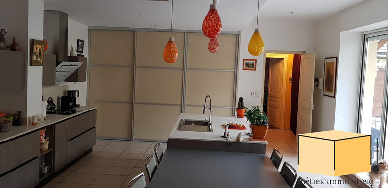 Maison traditionnelle - 377 m² - 7 pièces