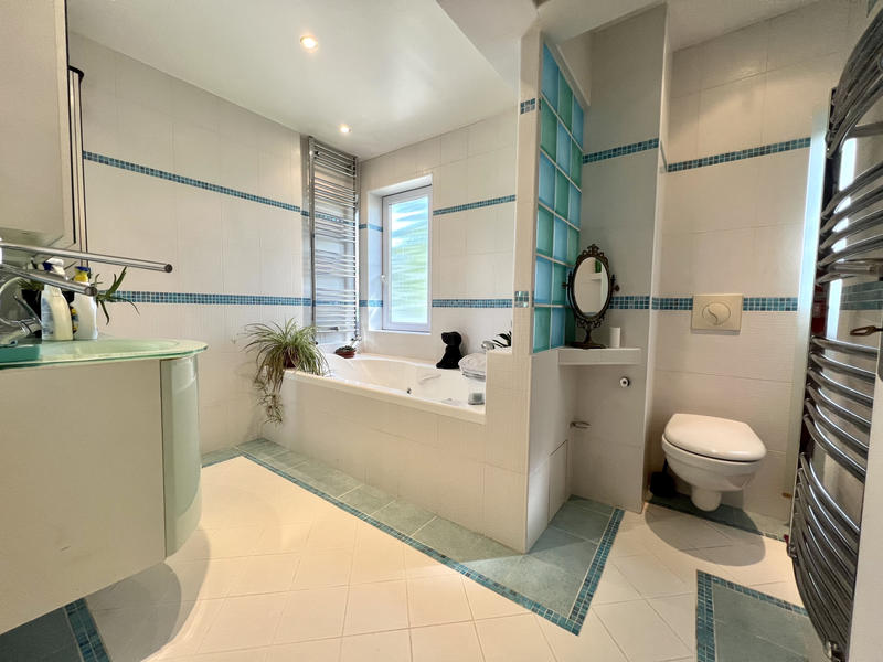 Maison - 146 m² - 8 pièces