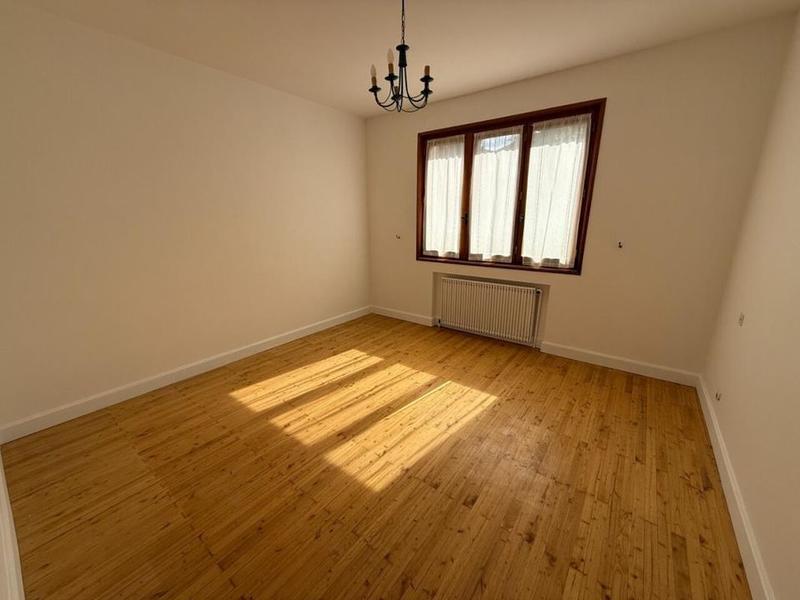 Maison - 245 m² - 10 pièces