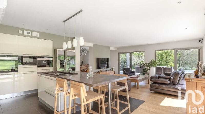 Maison - 210 m² - 7 pièces