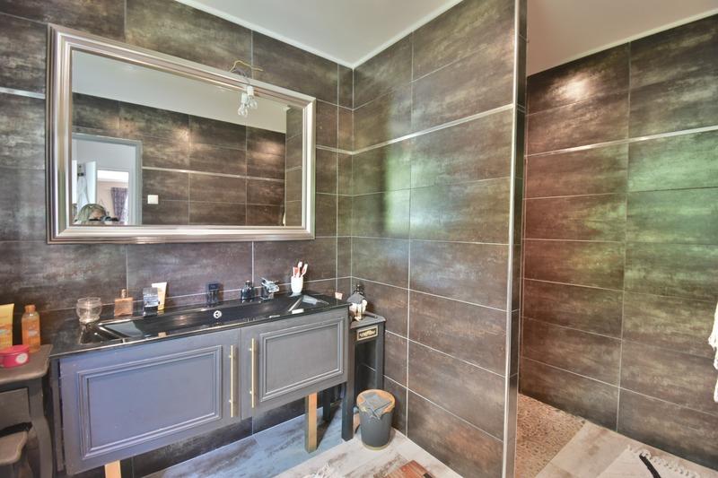 Maison - 210 m² - 7 pièces