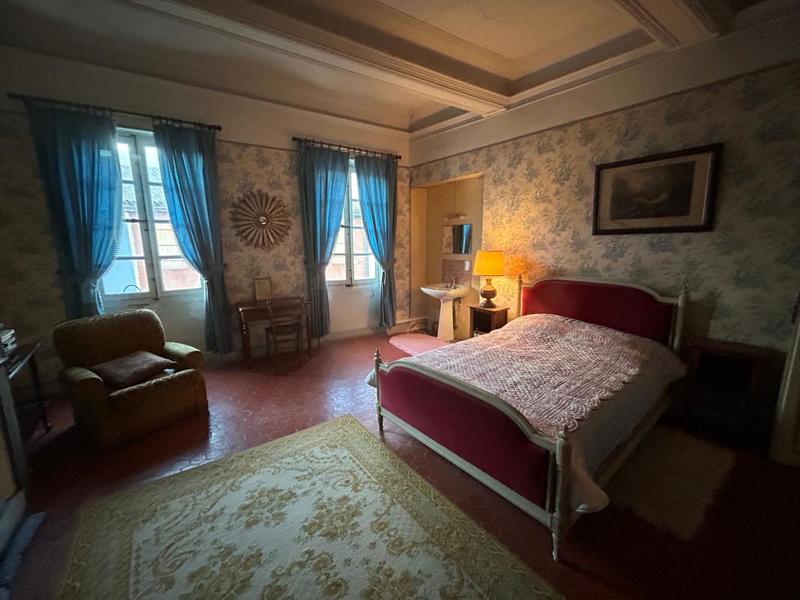 Maison - 320 m² - 8 pièces