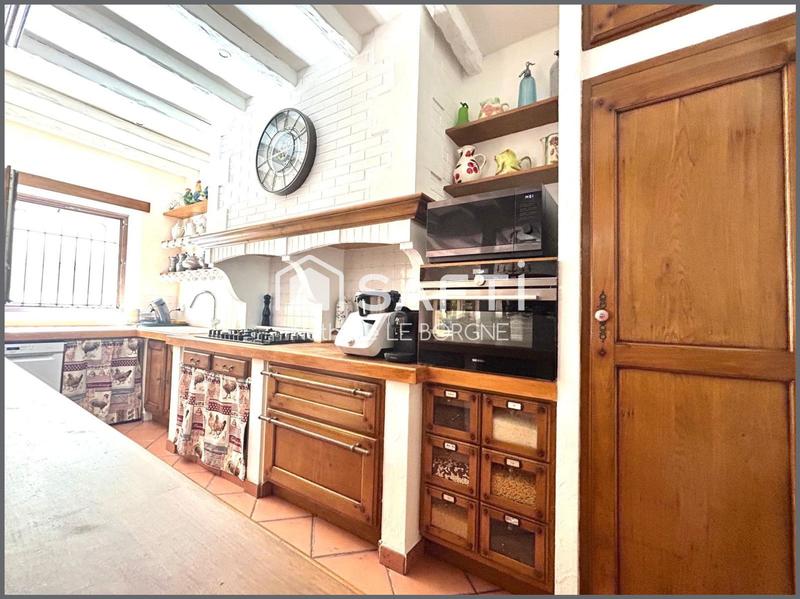 Maison - 247 m² - 7 pièces