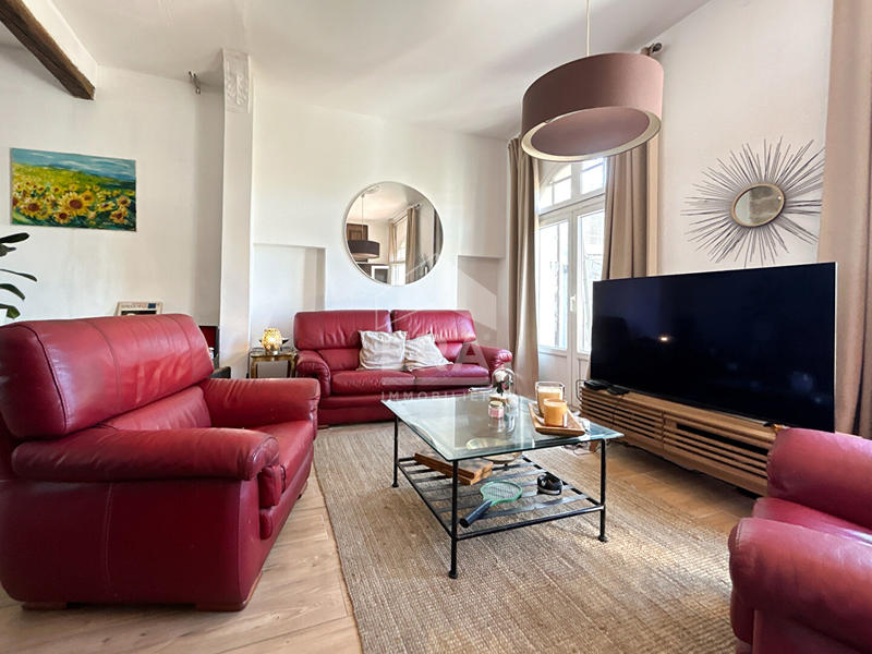 Maison - 355 m² - 12 pièces