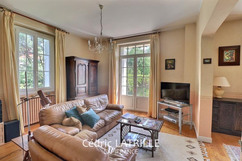 Maison - 200 m² - 8 pièces