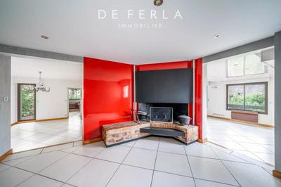 Maison - 240 m² - 7 pièces