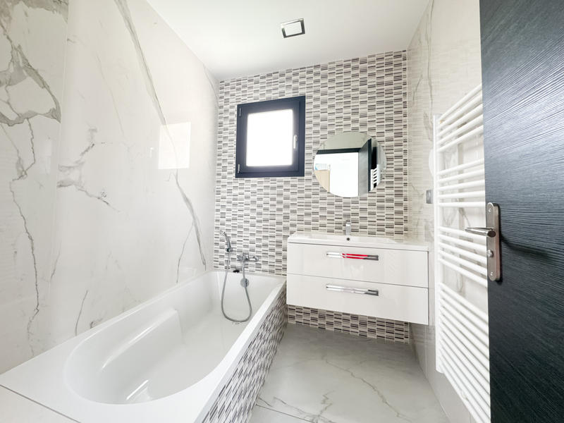 Maison - 180 m² - 6 pièces