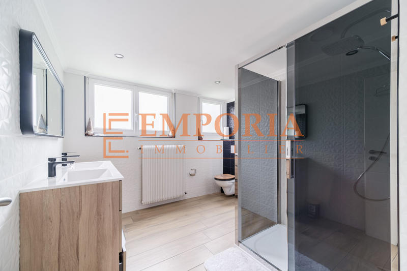 Maison - 194 m² - 8 pièces