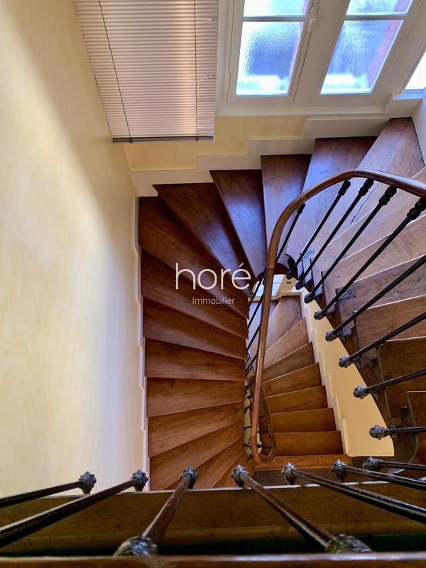 Maison - 210 m² - 9 pièces