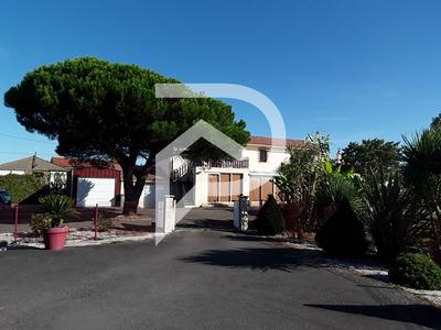 Maison - 235 m² - 9 pièces