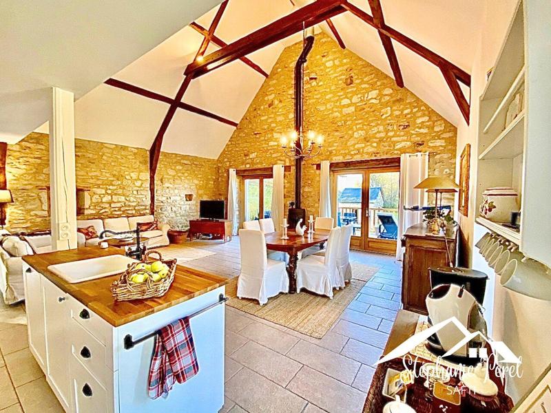 Maison - 298 m² - 9 pièces