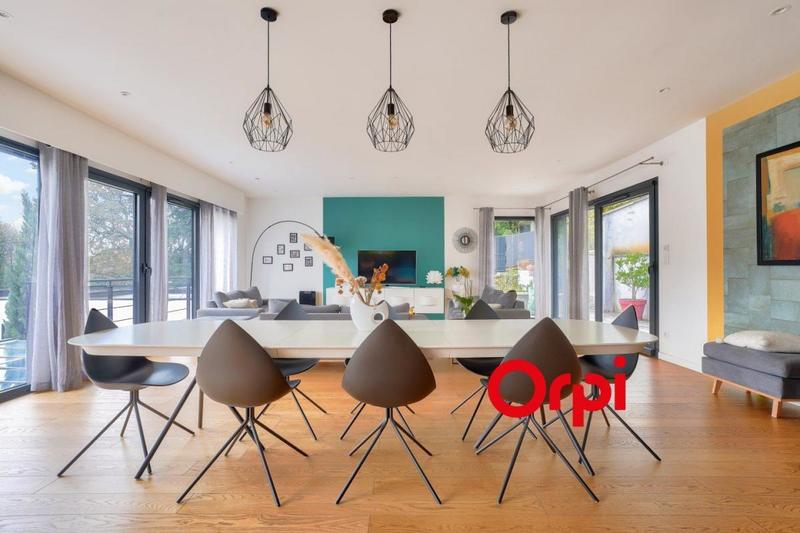 Maison - 319 m² - 6 pièces