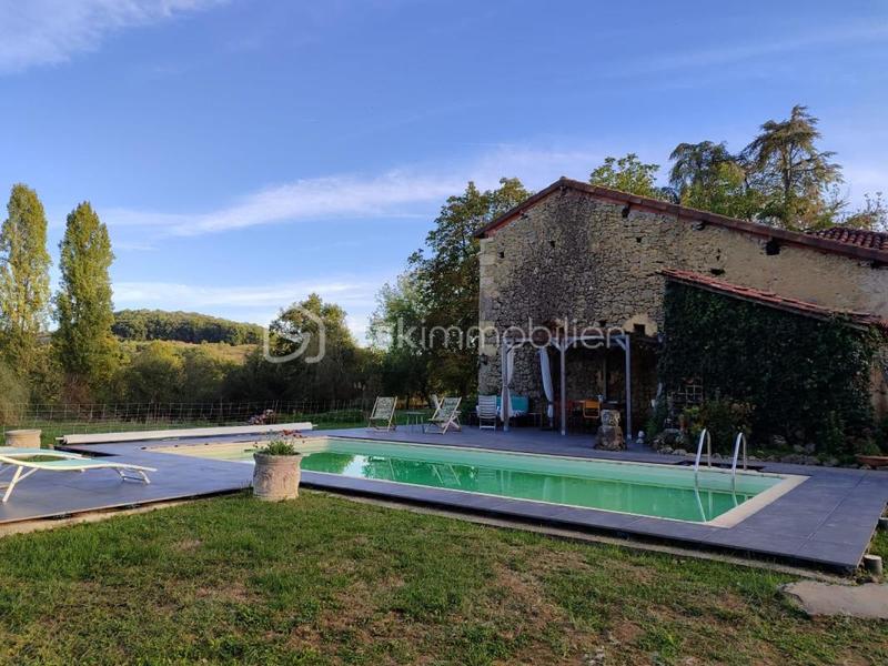 Maison ancienne - 210 m² - 7 pièces