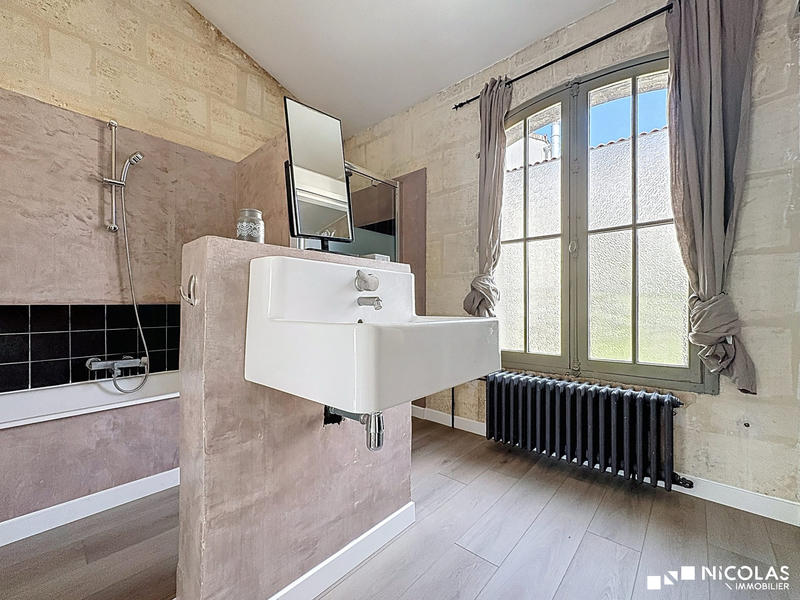 Bureau - 128 m² - 3 pièces