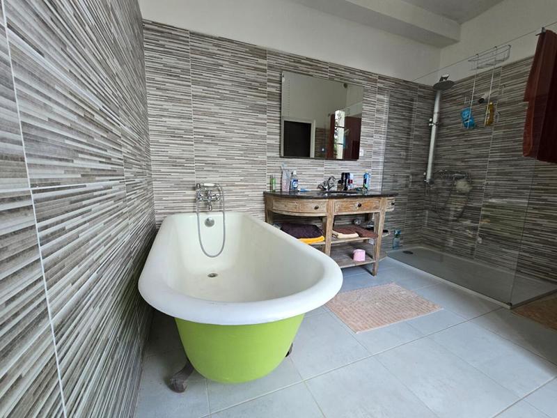 Maison - 347 m² - 7 pièces