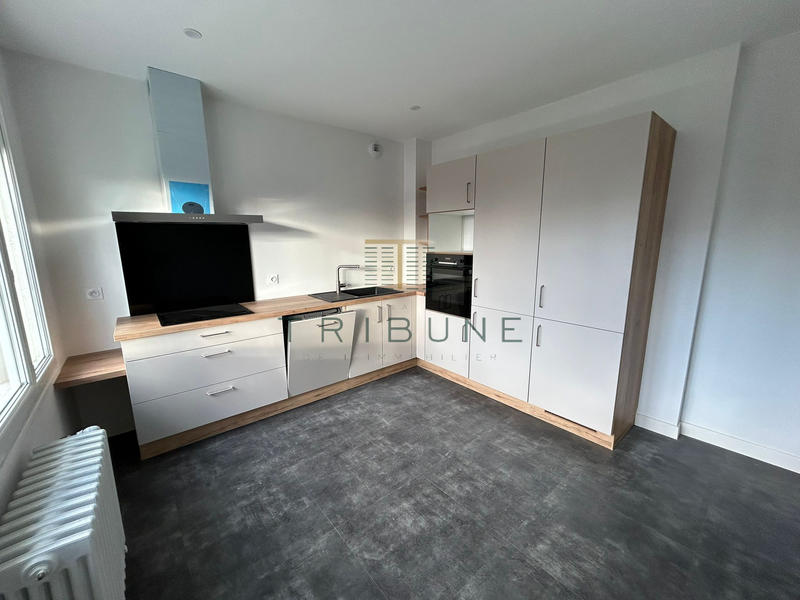 Maison - 220 m² - 9 pièces