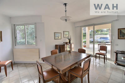 Maison - 220 m² - 8 pièces