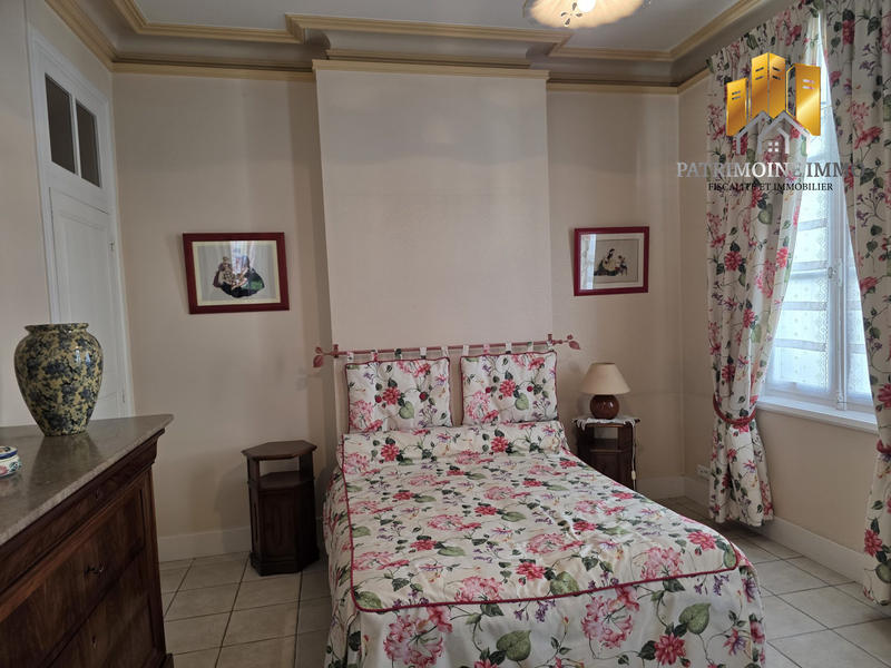 Maison - 300 m² - 10 pièces