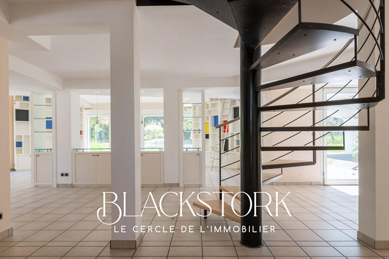 Maison - 320 m² - 10 pièces