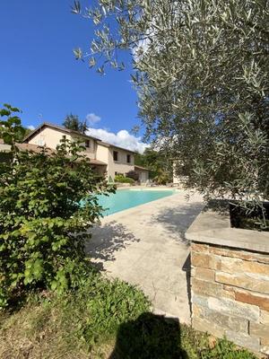 Maison - 225 m² - 7 pièces