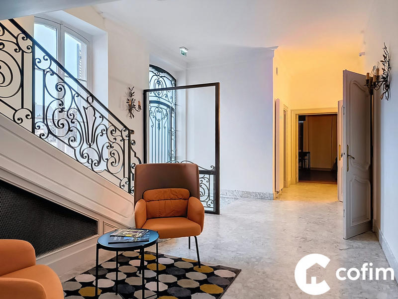 Maison - 380 m² - 14 pièces