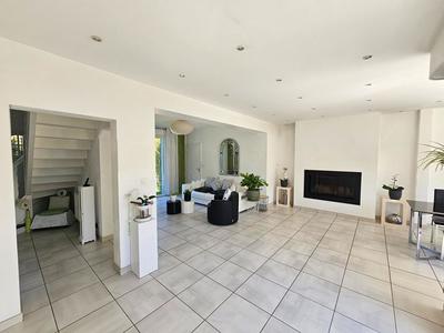 Maison - 185 m² - 6 pièces