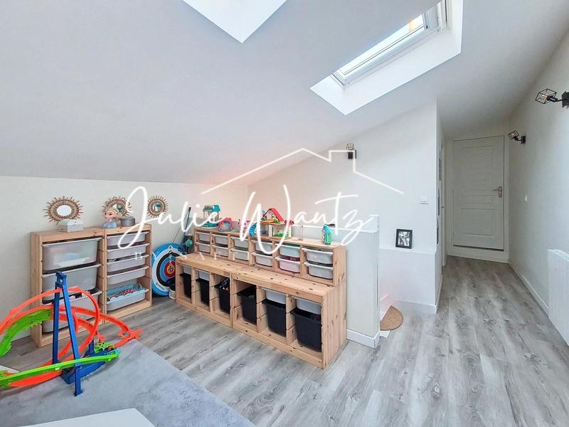 Maison - 201 m² - 7 pièces