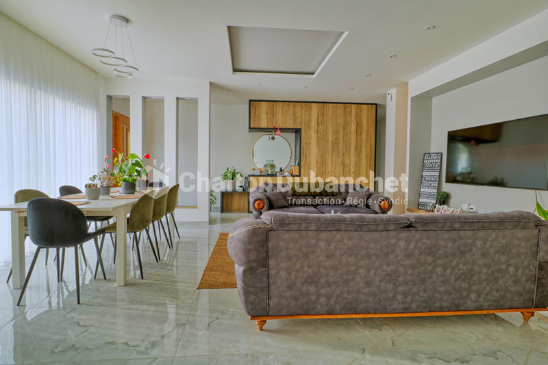 Maison - 180 m² - 6 pièces