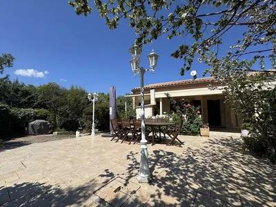 Maison - 232 m² - 8 pièces