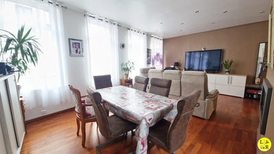 Appartement - 99 m² - 4 pièces