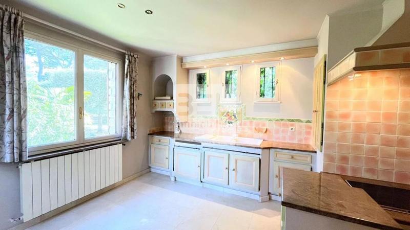 Propriété - 193 m² - 5 pièces