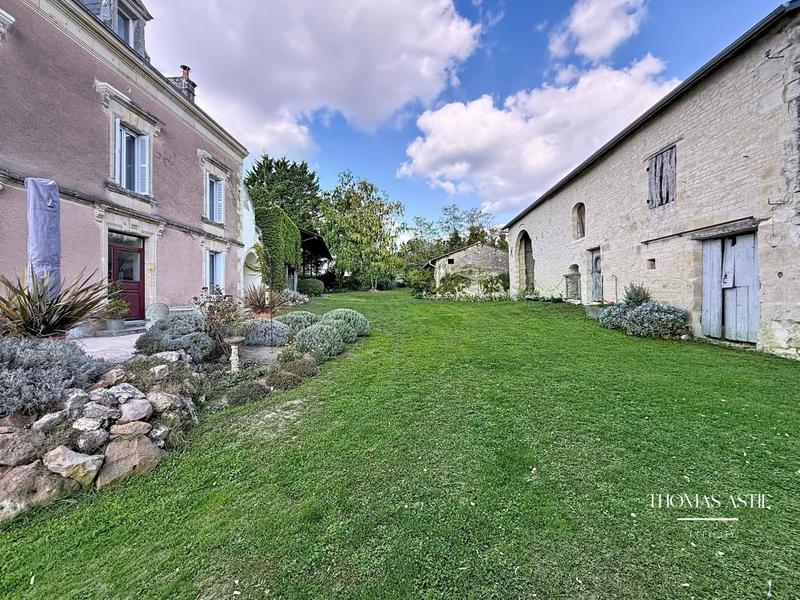 Demeure - 190 m² - 7 pièces