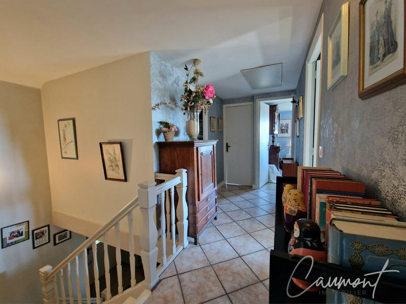 Maison - 262 m² - 9 pièces