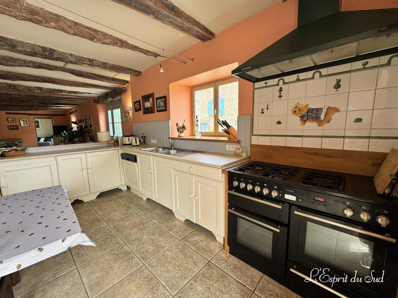 Maison - 325 m² - 16 pièces