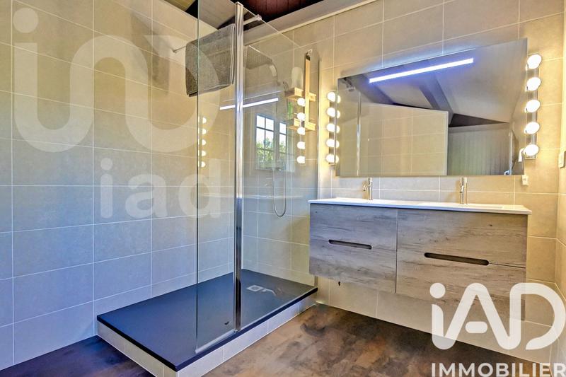 Maison - 220 m² - 5 pièces