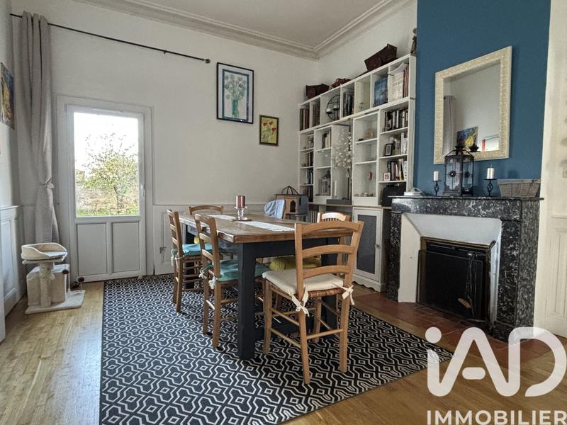 Maison - 317 m² - 12 pièces