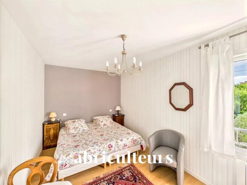 Maison - 242 m² - 8 pièces