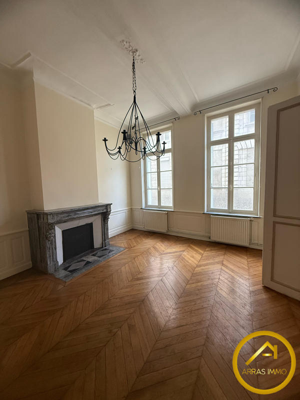 Maison - 209 m² - 9 pièces