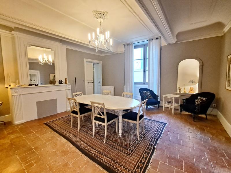 Maison - 247 m² - 6 pièces