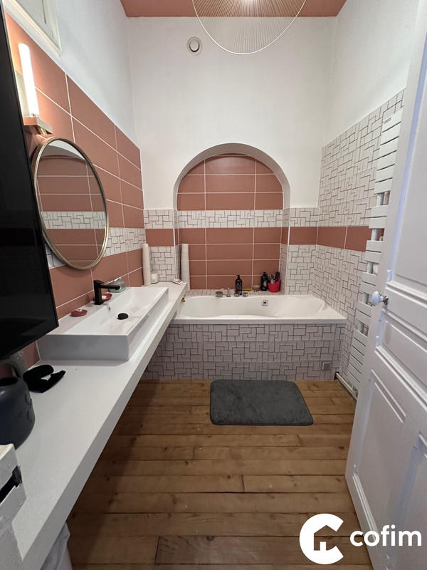 Maison - 210 m² - 8 pièces