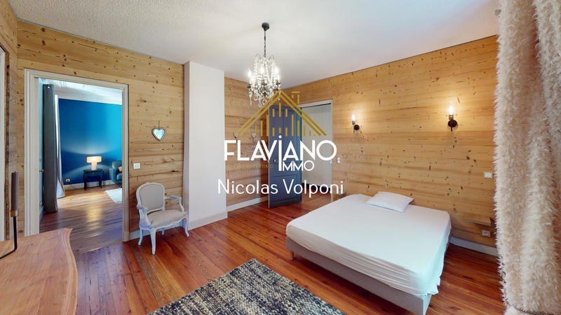 Maison - 205 m² - 7 pièces