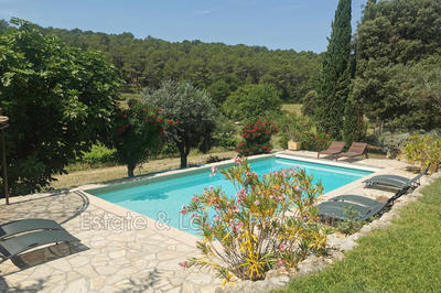 Maison - 220 m² - 7 pièces