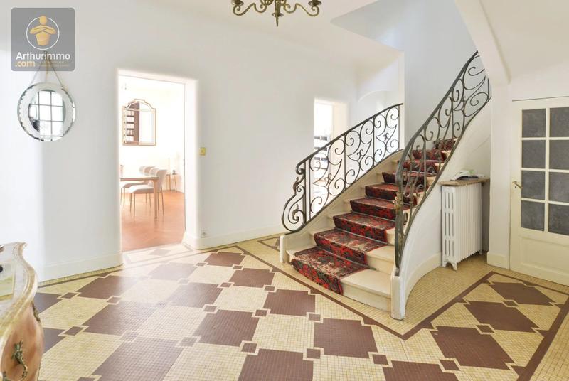 Maison - 333 m² - 10 pièces