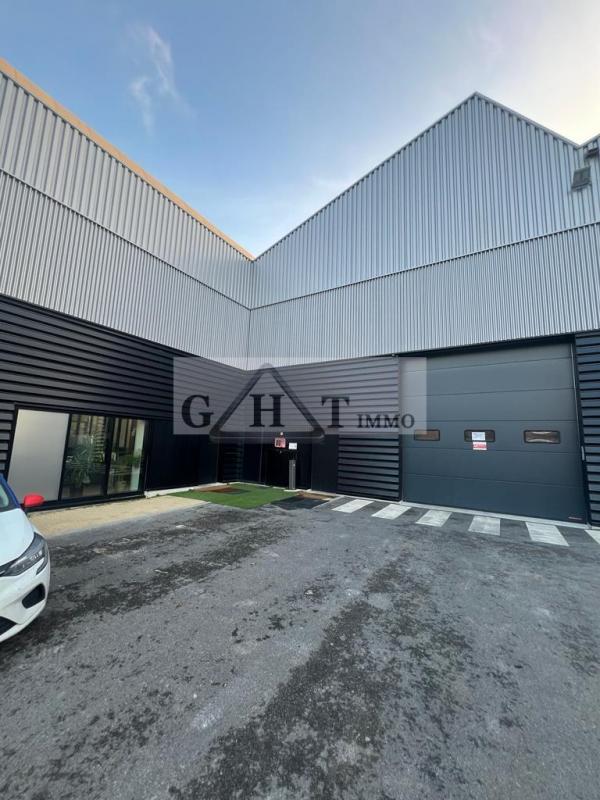 Entrepôt - 1 324 m²