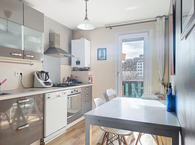 Appartement - 98 m² - 5 pièces