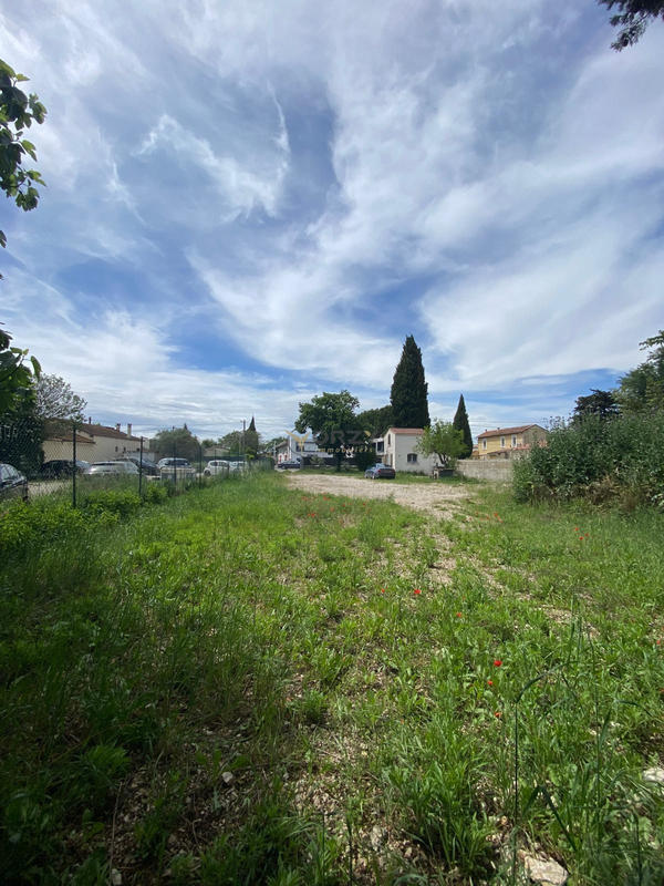 Terrain commercial - 835 m²