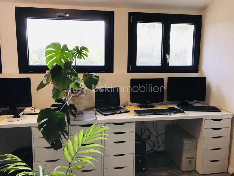 Maison - 181 m² - 6 pièces