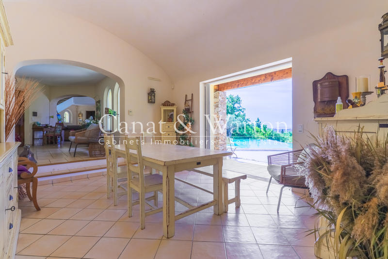 Villa - 200 m² - 5 pièces